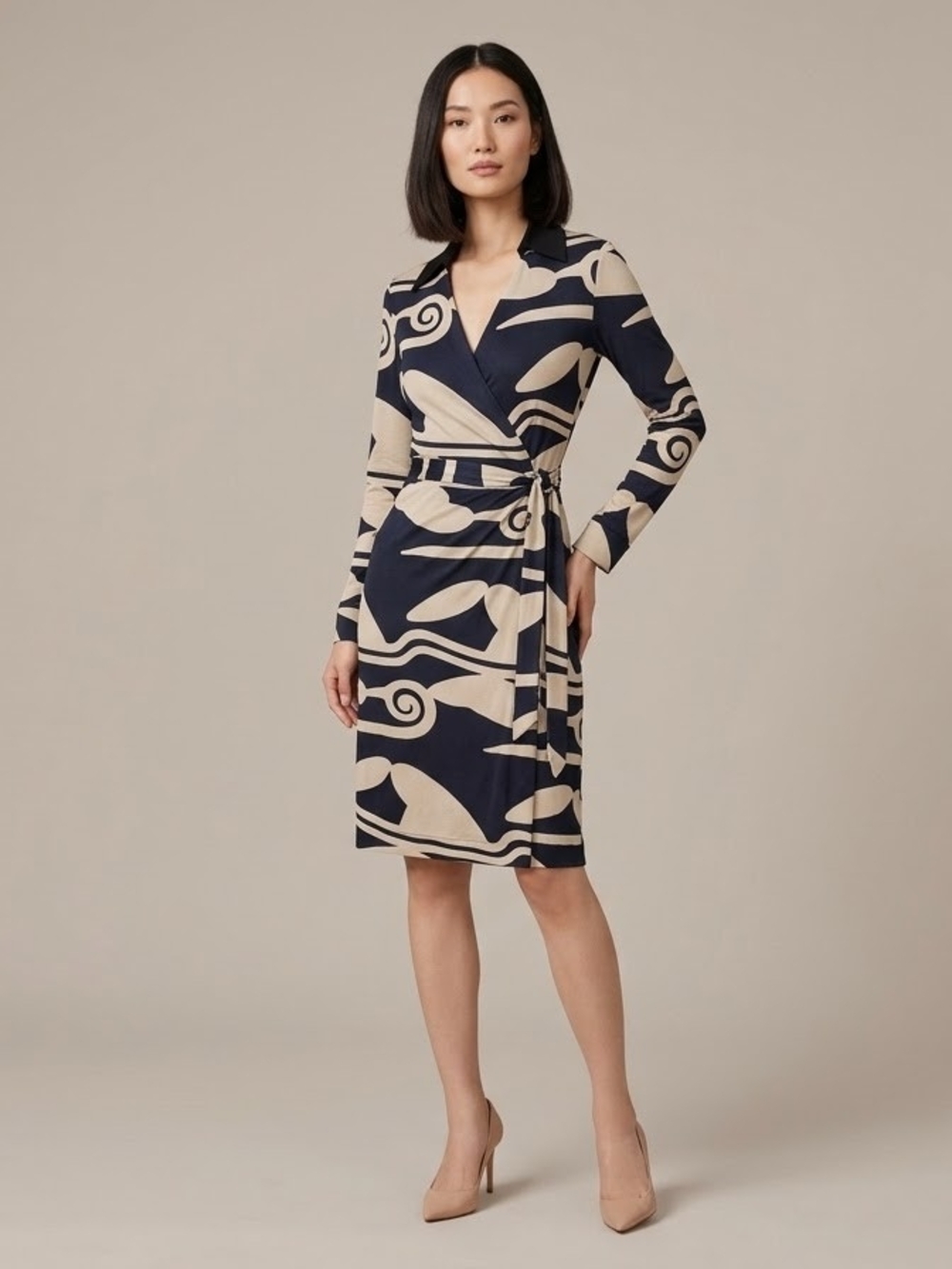 DVF Diane von Furstenberg 100% Silk Wrap Dress Abstract Print Size 4 EUC